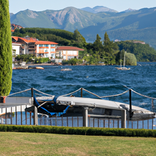 Tragedia sul Lago Maggiore: Una tromba d’aria fa ribaltare una barca durante una festa di compleanno, tre morti e una persona dispersa