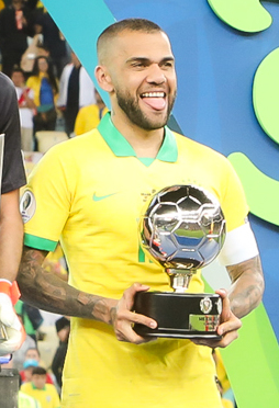 Dani Alves, una leggenda del calcio: ecco perché!