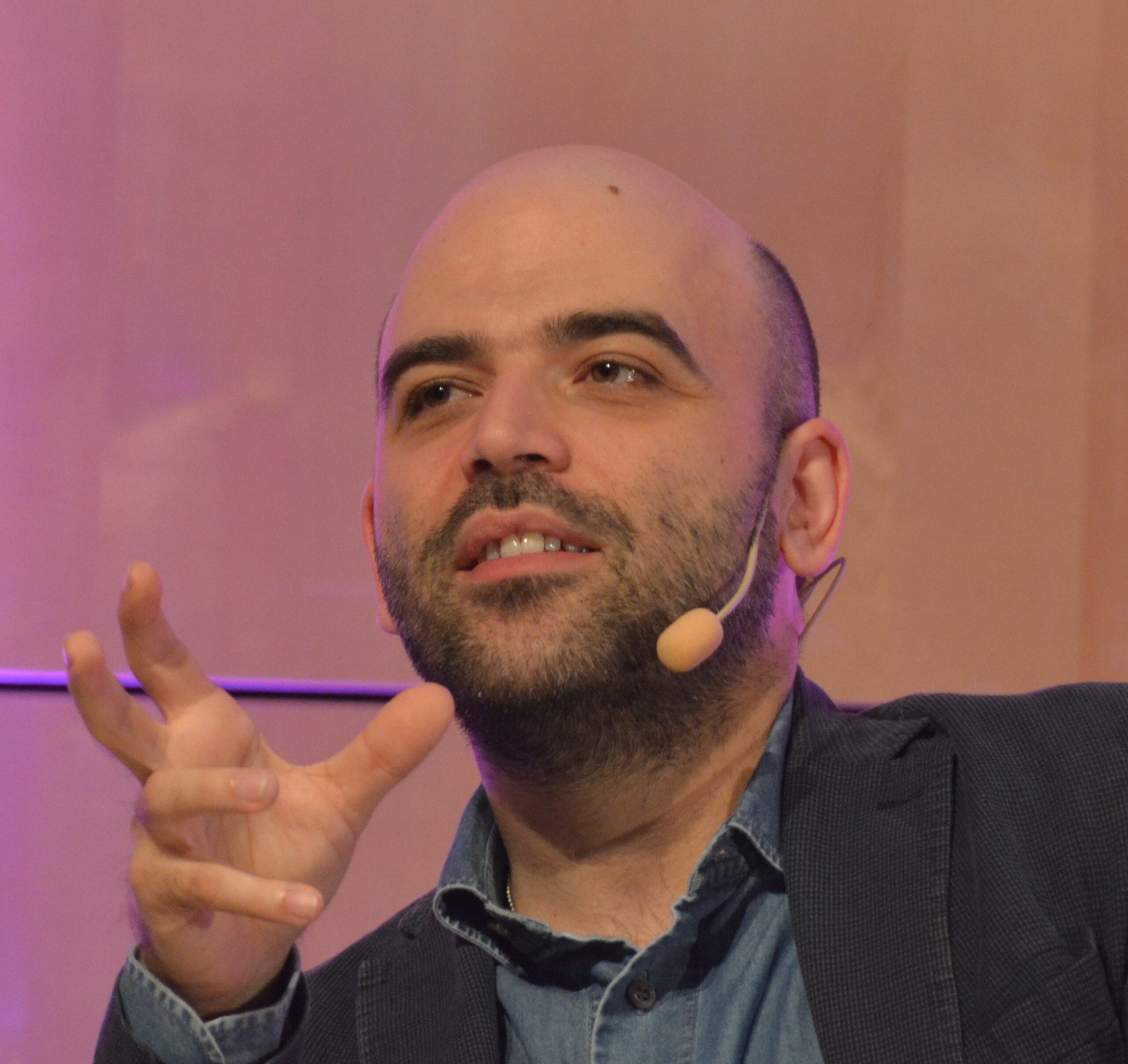 Roberto Saviano: una vita dedicata alla lotta contro la criminalità organizzata